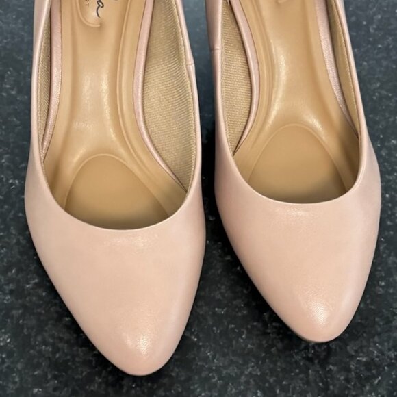 High Heels - Picture 4 of 5